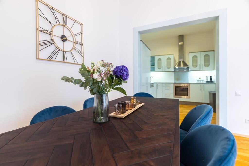Charming 2bedroom Old Town Apartment